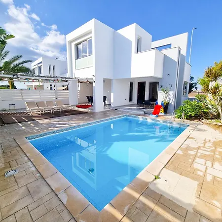 Villa With Private Pool And Bbq 2 Perivolia