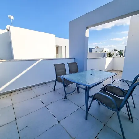 With Private Pool And Bbq 2